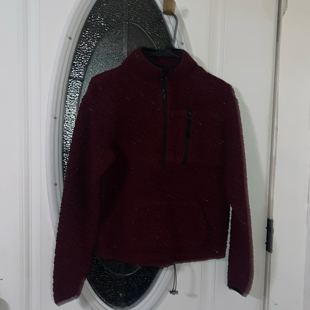 Burgundy adult small pull over.